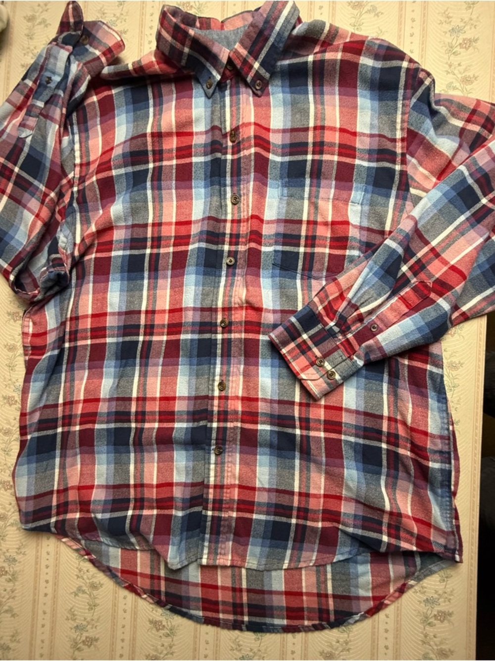 Izod Red & Blue Plaid Button-Down Shirt😍